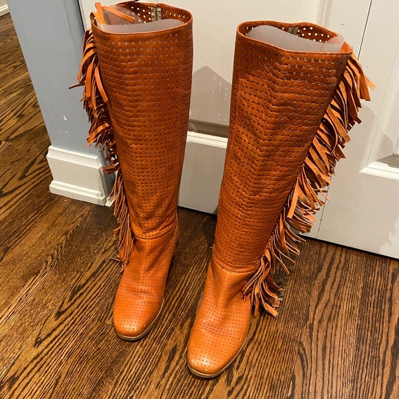 Vero cuoio orange fringe flat boots